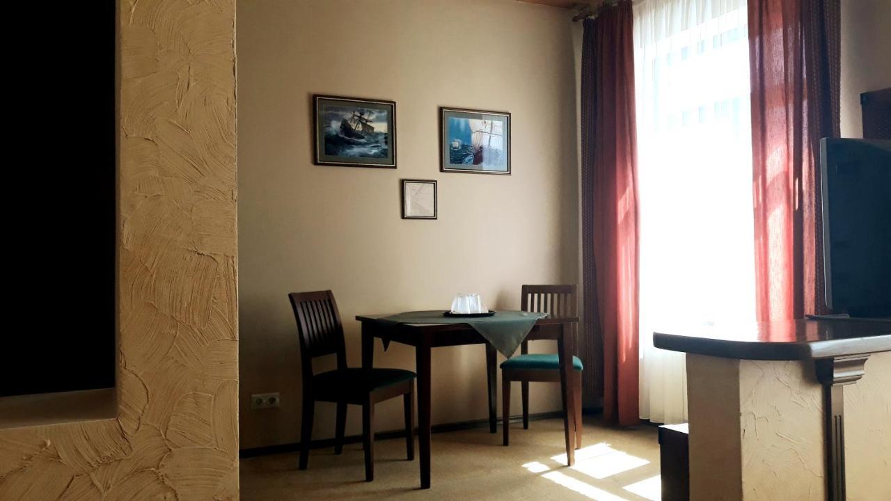 Letuchiy Gollandets Hotel Uzhhorod Bilik gambar