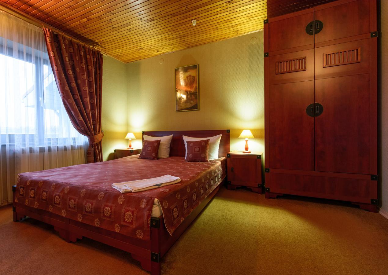 Letuchiy Gollandets Hotel Uzhhorod Luaran gambar