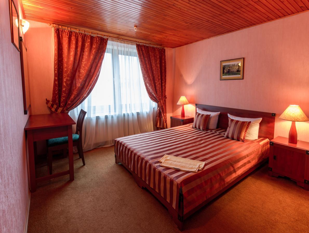 Letuchiy Gollandets Hotel Uzhhorod Luaran gambar