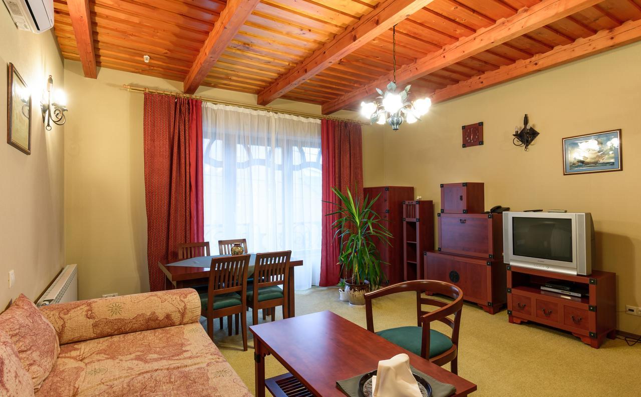 Letuchiy Gollandets Hotel Uzhhorod Luaran gambar